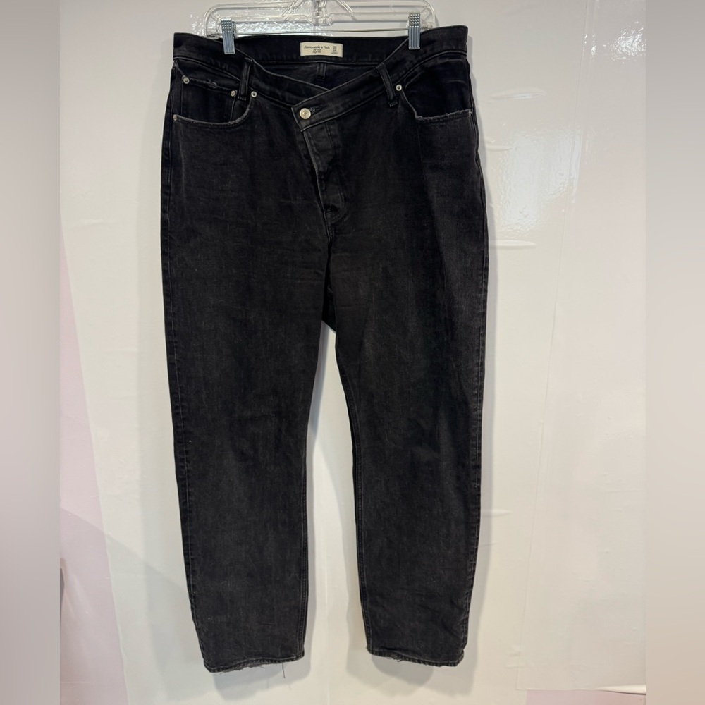 Black Abercrombie and Fitch the‎ Dad high rise asymmetrical button jeans